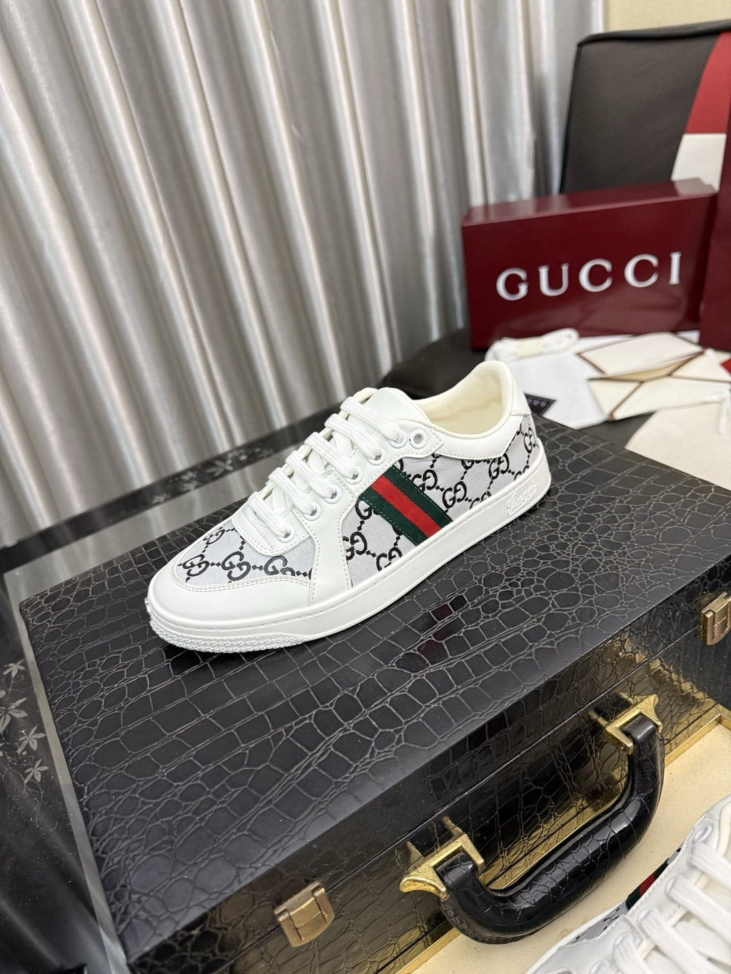 Gucci Patterned Stripe Low-Top Sneakers